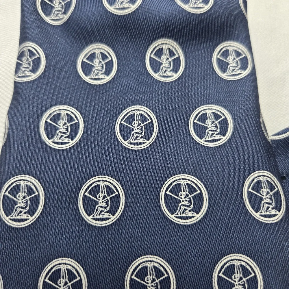 Vineyard Vines Custom Collection Cranbrook Handmade Silk Neck Tie Navy Academia